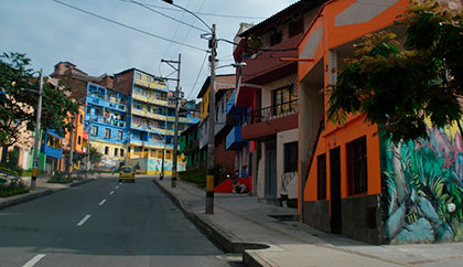 Construcción y adecuación de andenes y vías de acceso, Corredor Pedro Nel Gómez, Medellín