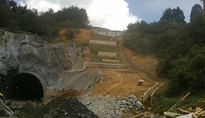 Tratamiento de deslizamiento portal oriental Tunel de Oriente, sector Santa Elena