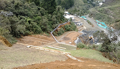 Tratamiento de deslizamiento portal oriental Tunel de Oriente, sector Santa Elena